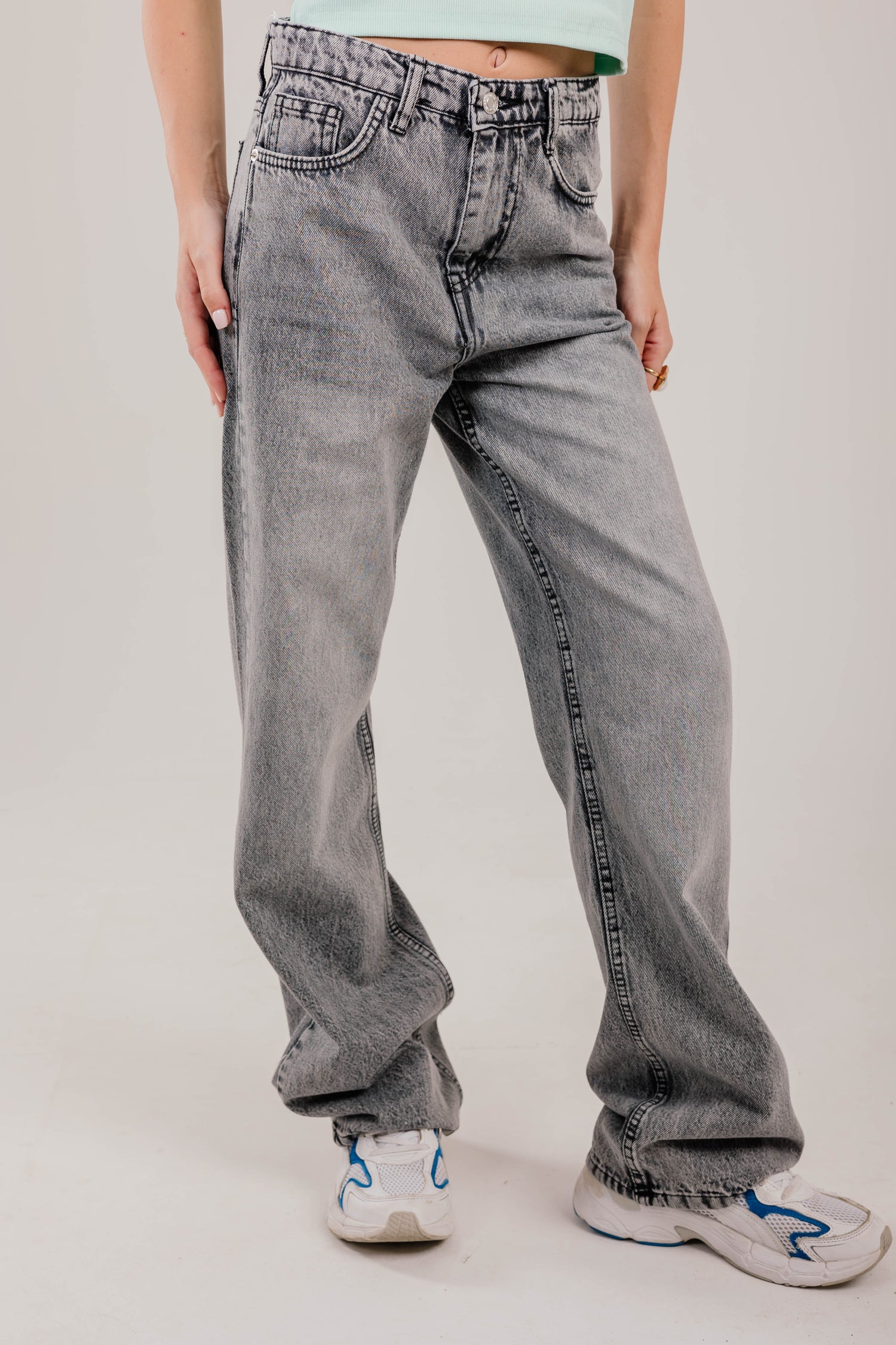 STRAIGHT LEG DENIM