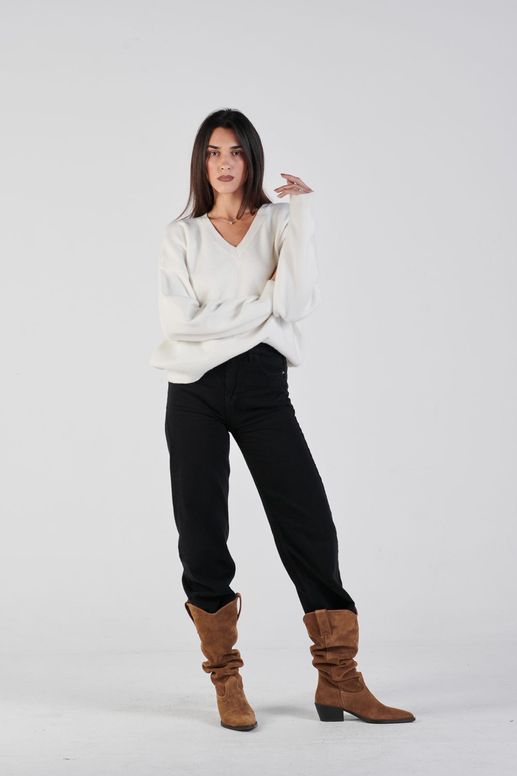 Soft knit V-neck jumper Off white